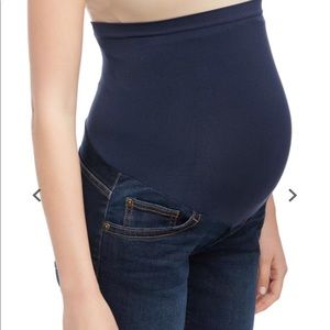 Belly cuffed maternity short